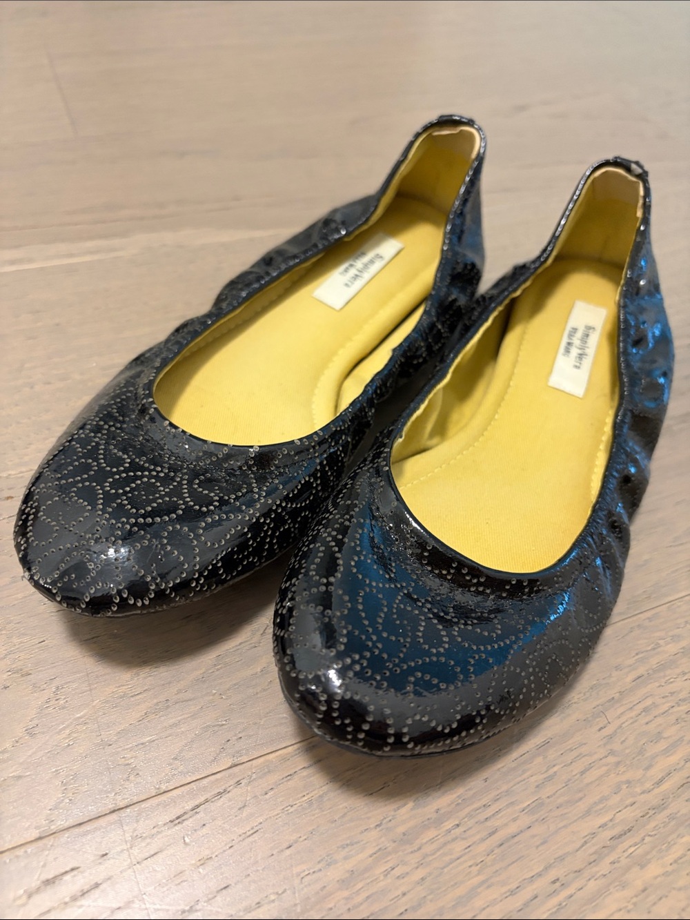 Simply Vera Vera Wang Black Patent Floral-Print Ballet Flats with Yellow Insole